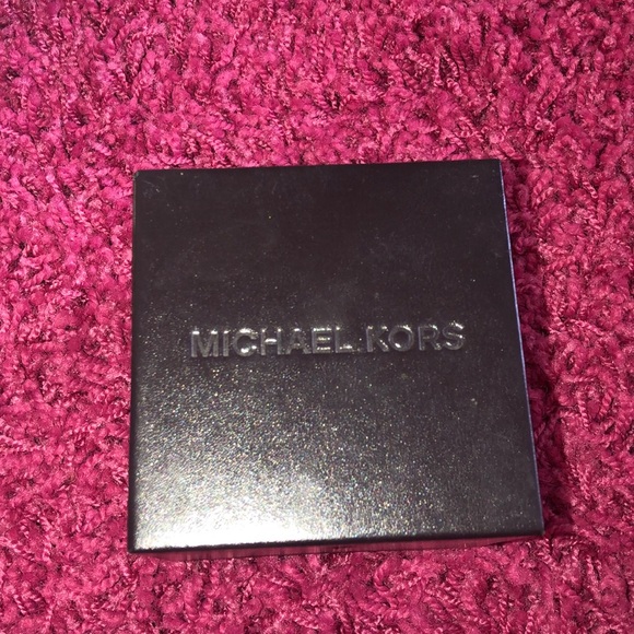 Micheal kors gold tone watch - Picture 4 of 4